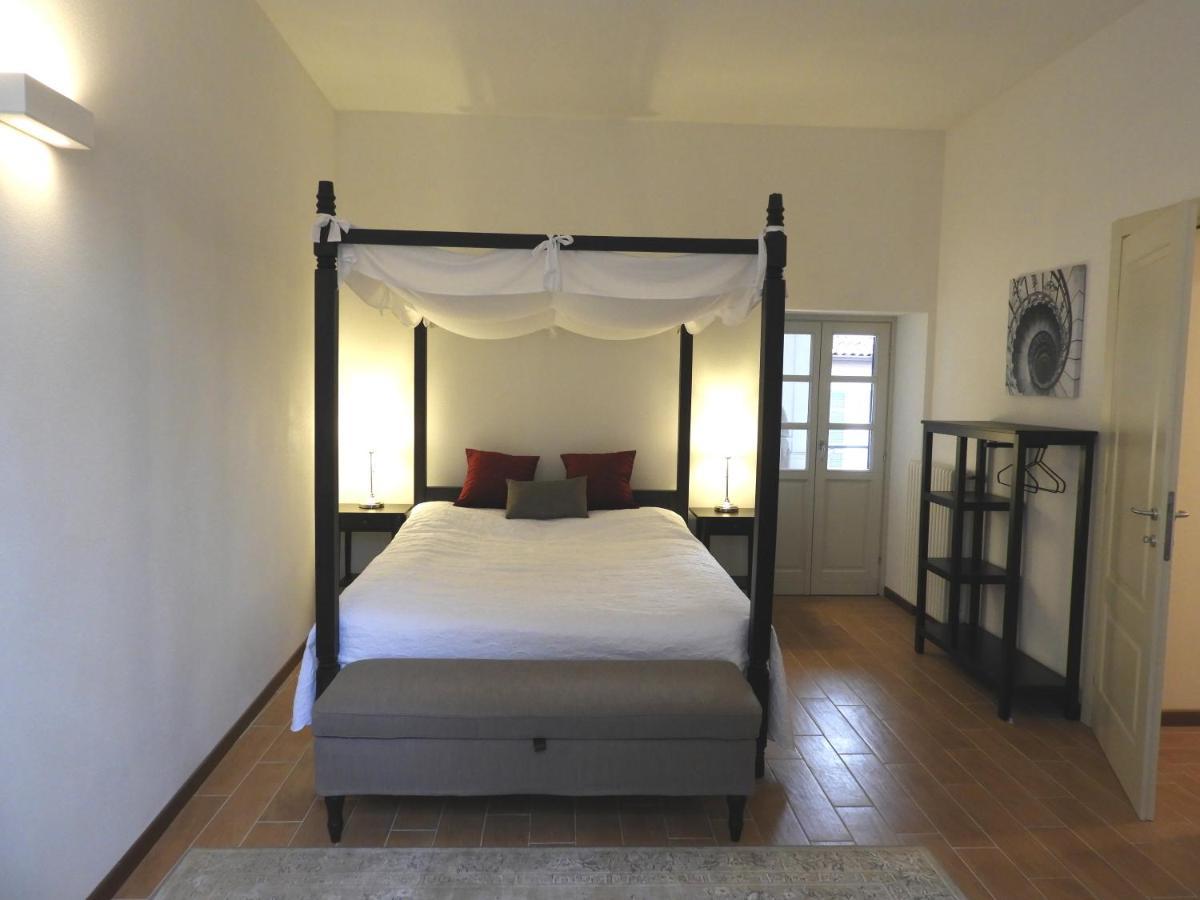 Villa Maghetti - modernized flat in historic palazzo in the center of Luino Esterno foto
