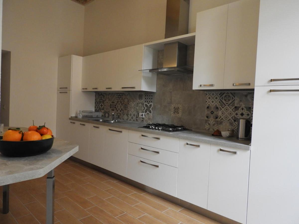 Villa Maghetti - modernized flat in historic palazzo in the center of Luino Esterno foto