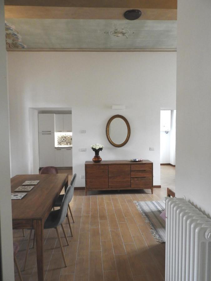 Villa Maghetti - modernized flat in historic palazzo in the center of Luino Esterno foto