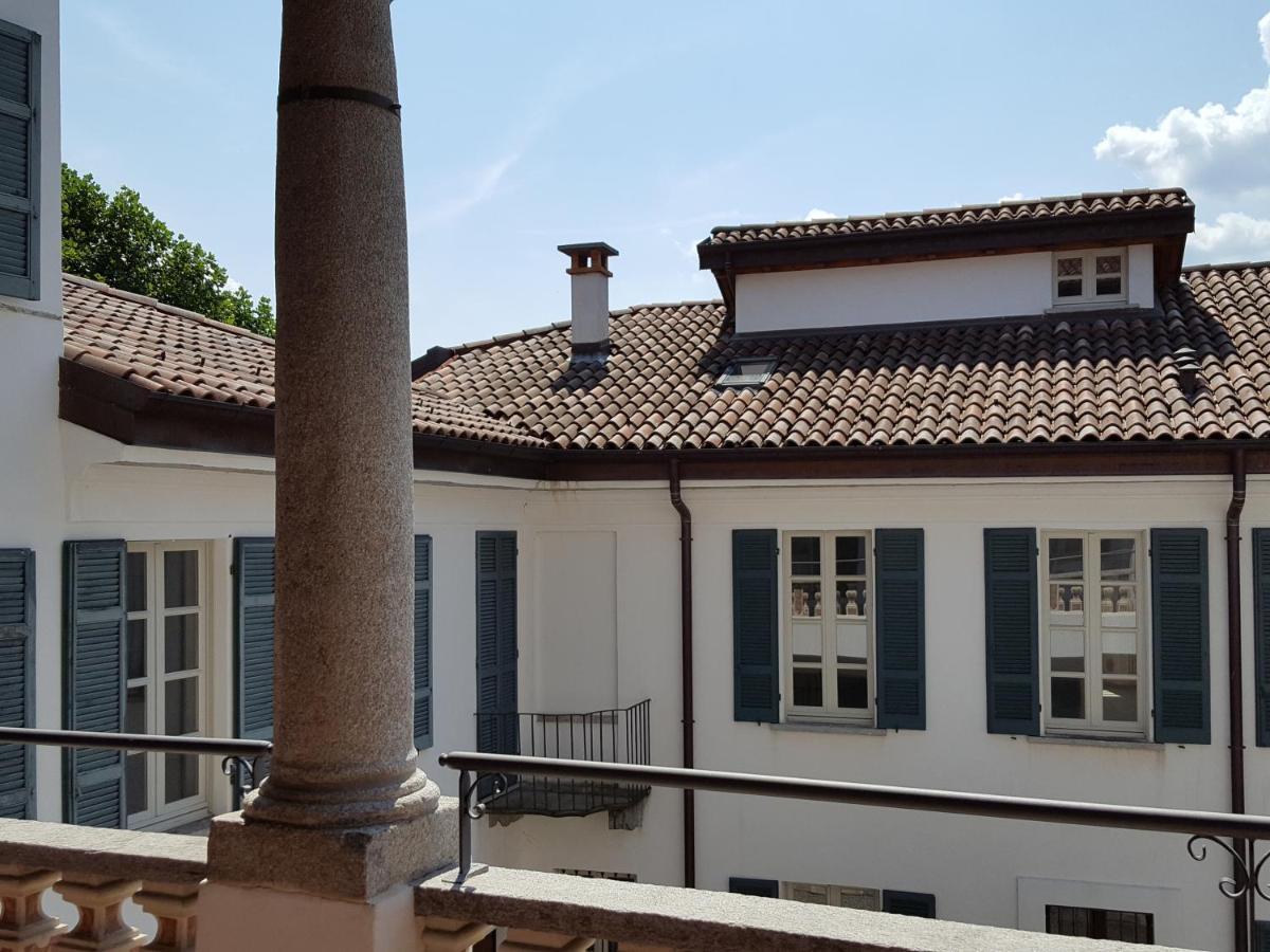 Villa Maghetti - modernized flat in historic palazzo in the center of Luino Esterno foto