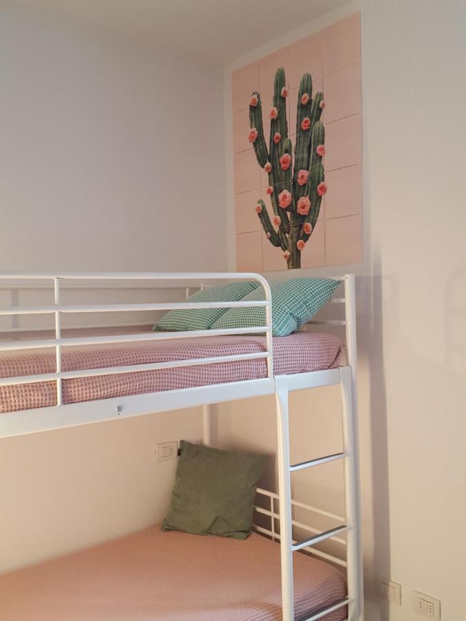 Villa Maghetti - modernized flat in historic palazzo in the center of Luino Esterno foto