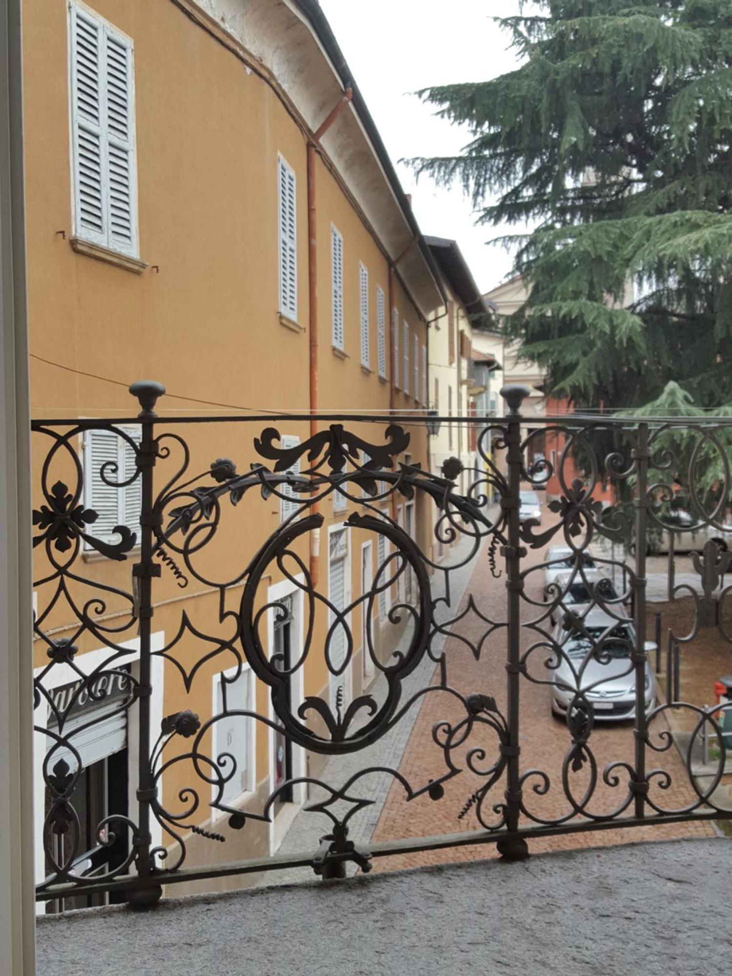 Villa Maghetti - modernized flat in historic palazzo in the center of Luino Esterno foto