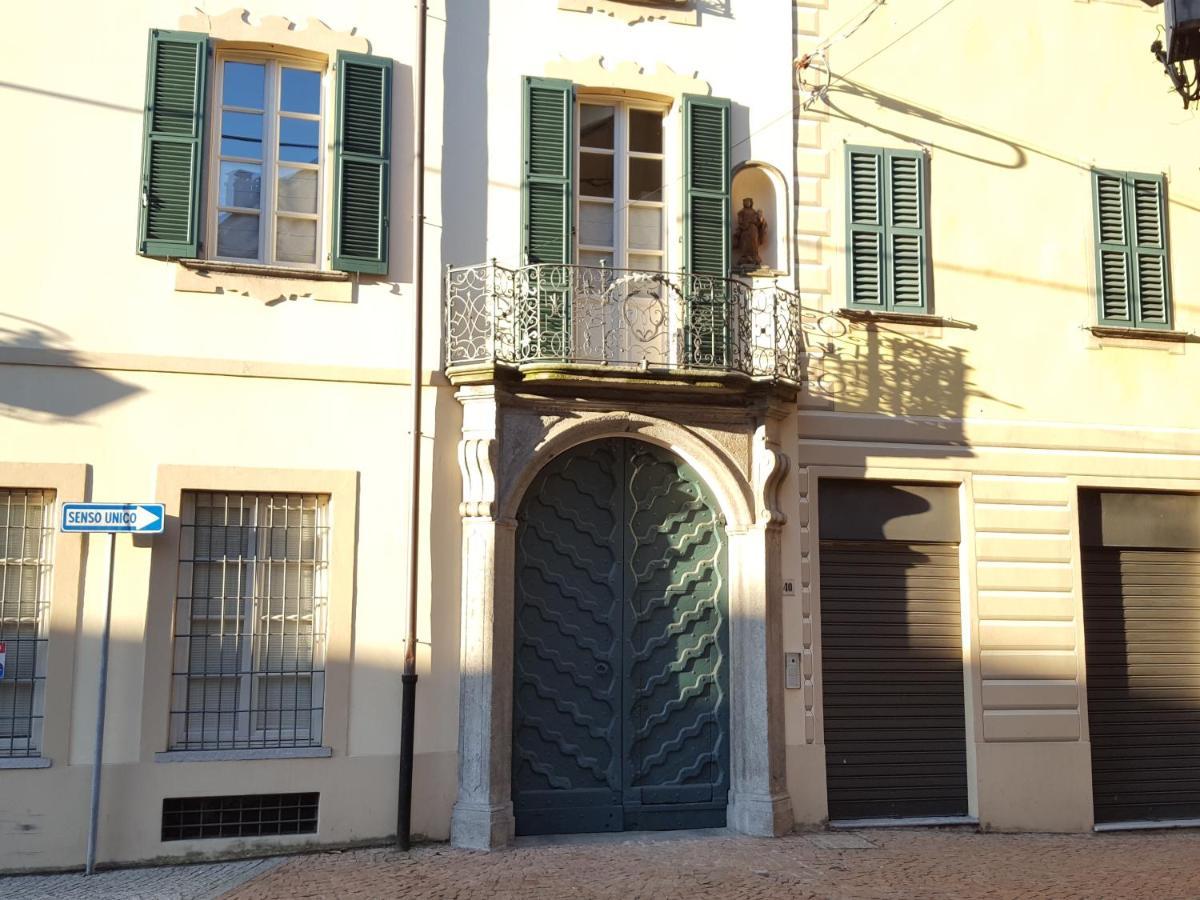 Villa Maghetti - modernized flat in historic palazzo in the center of Luino Esterno foto