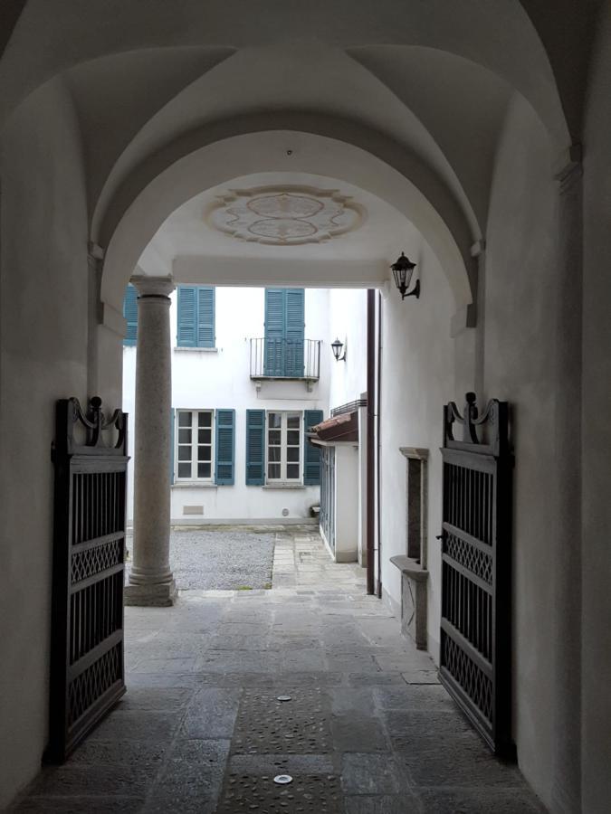 Villa Maghetti - modernized flat in historic palazzo in the center of Luino Esterno foto