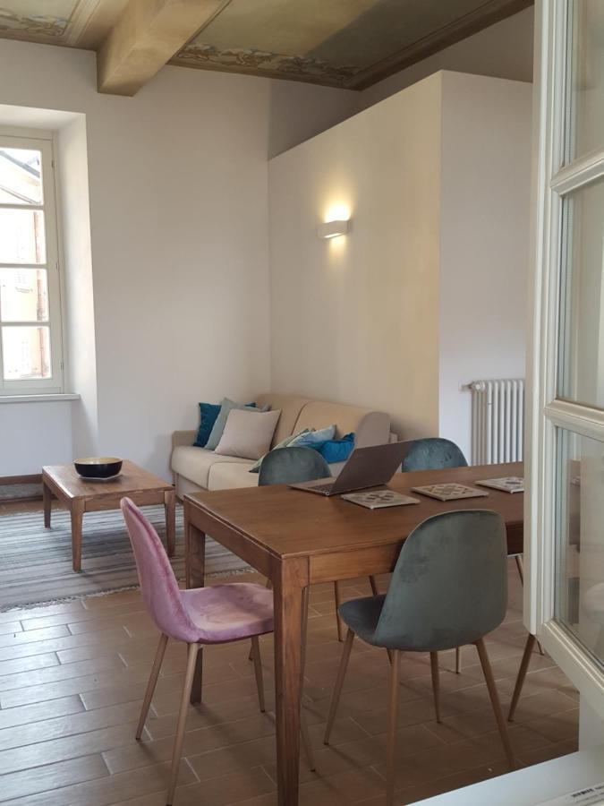 Villa Maghetti - modernized flat in historic palazzo in the center of Luino Esterno foto