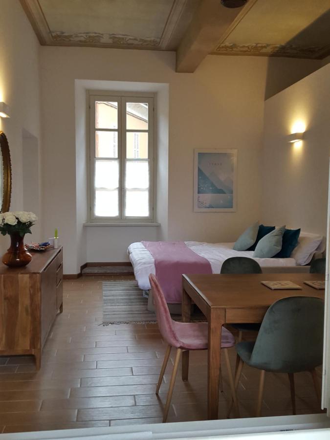 Villa Maghetti - modernized flat in historic palazzo in the center of Luino Esterno foto
