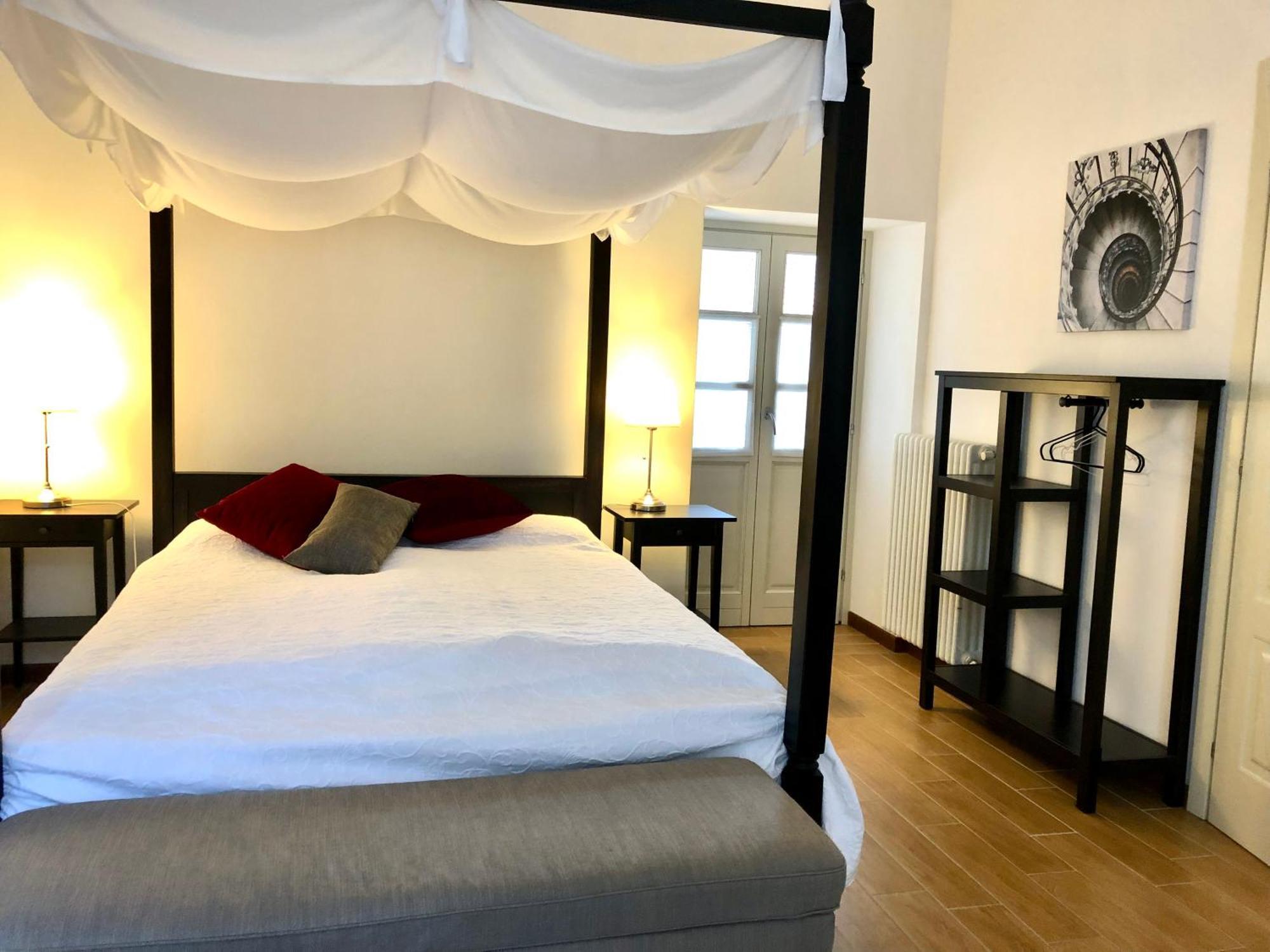 Villa Maghetti - modernized flat in historic palazzo in the center of Luino Esterno foto